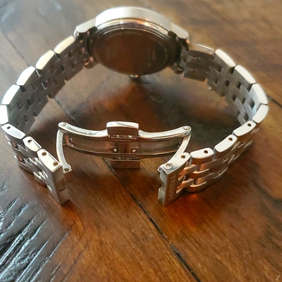 Beautiful ladies Tissot stainless steel watch in great condition! - Picture 3 of 6